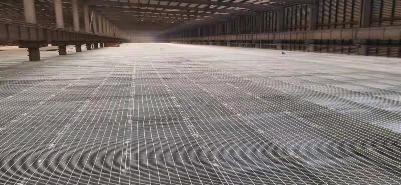 Safety flooring with anti-slip grating